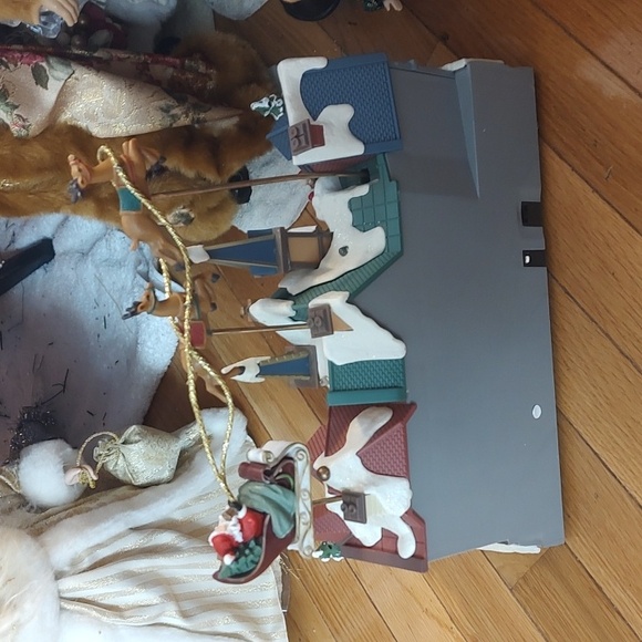 Santa Sleigh Village Decor - Picture 6 of 8